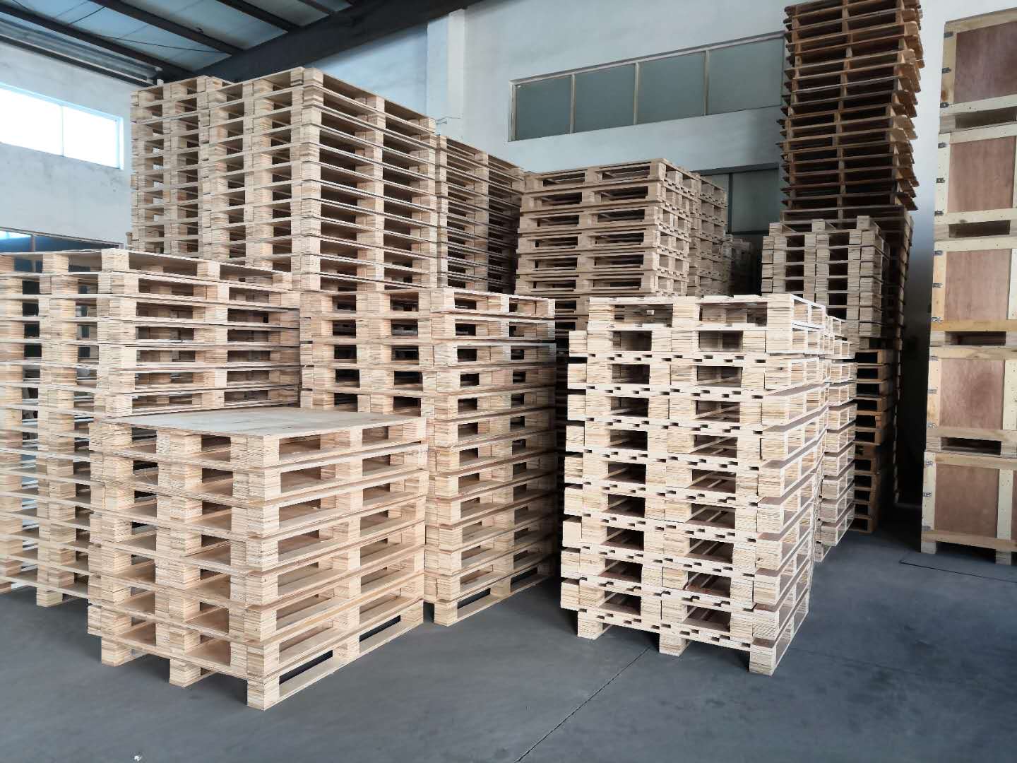 節(jié)約成本秘籍:選擇合適木托盤生產(chǎn)商的三大技巧